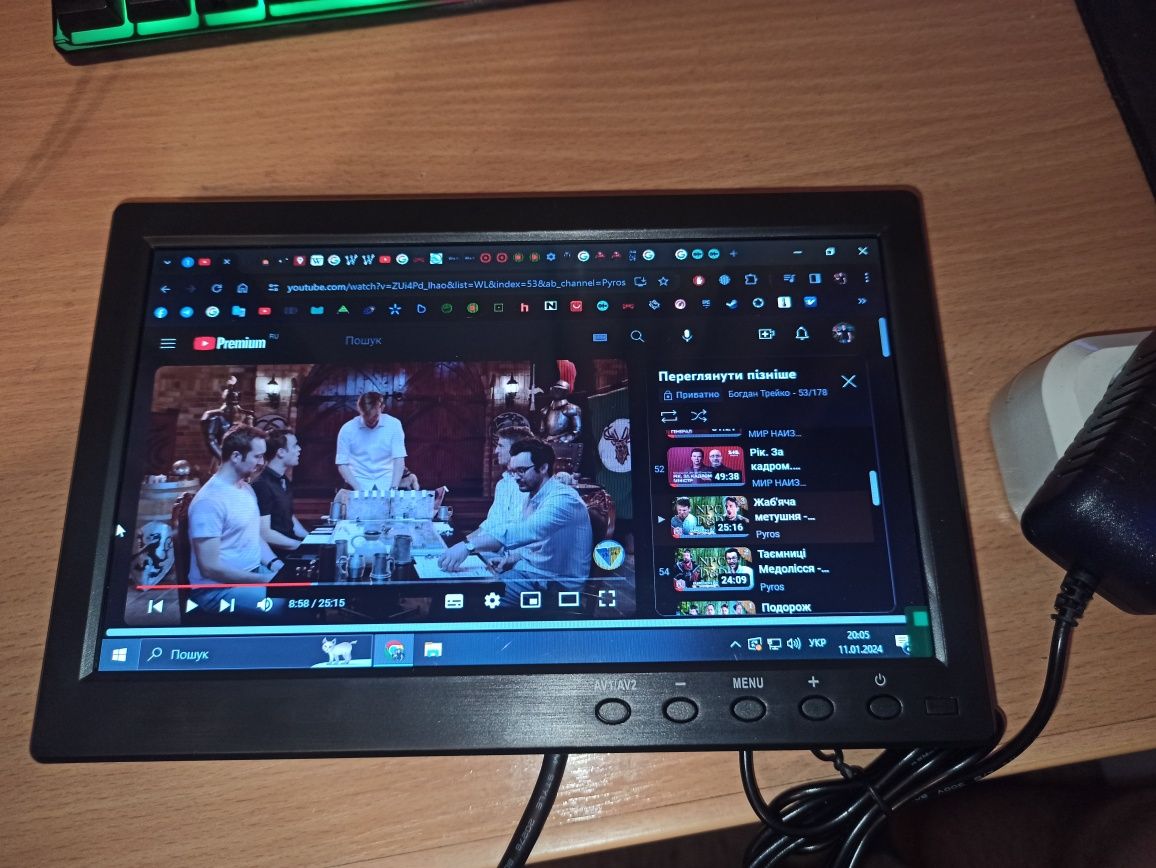 Автомобільний монітор 10 дюймів 1024х600 екран з AV, VGA, HDMI, BNC