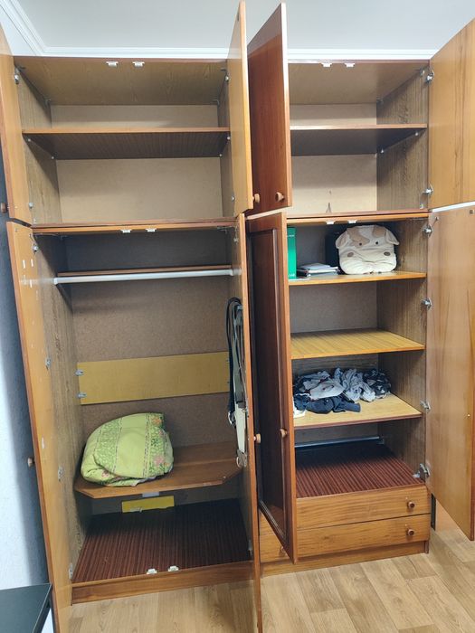 Шафи у спальню в чудовому стані