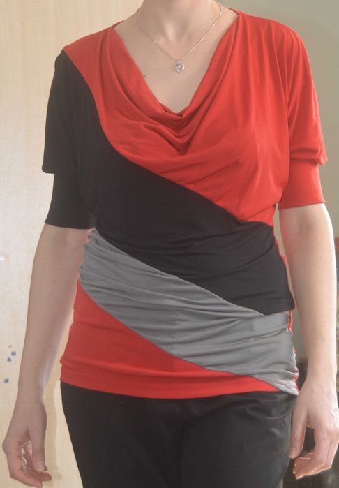 Czerwona tunika w szare pasy rozm.38