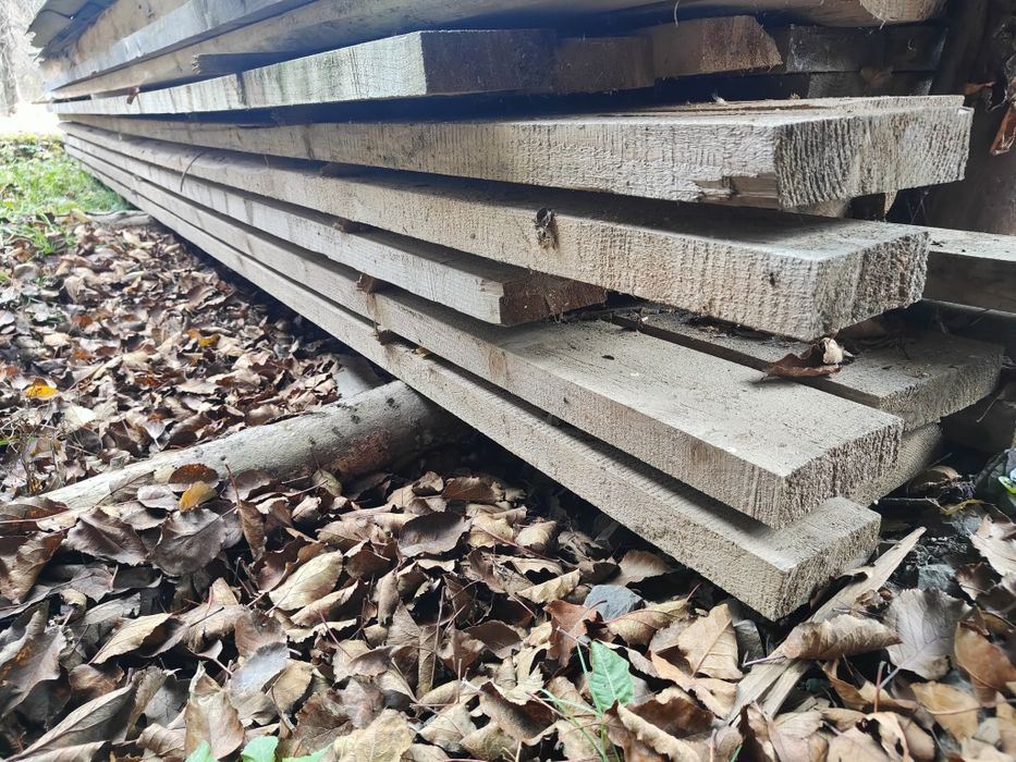 Продам столярну суху смерекову  дошку 50-ка обрізну недорого 6м і 4м.