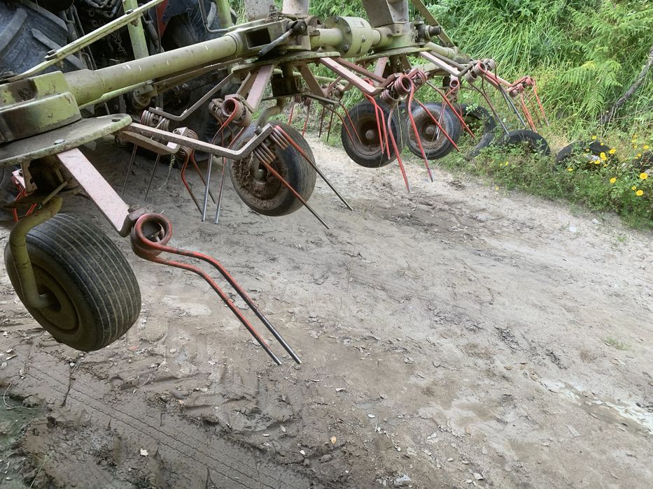 Enfardadeira newholand e vira fenos class volto 4.5