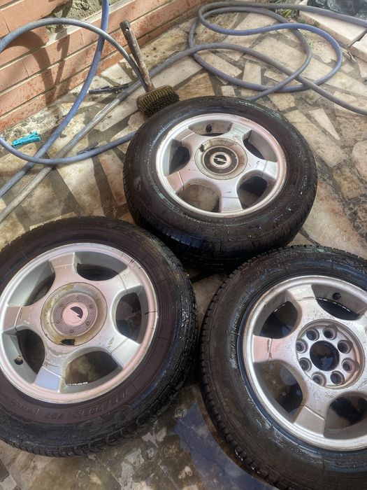 Vendo 3 jantes Opel aro 13 junto com pneus