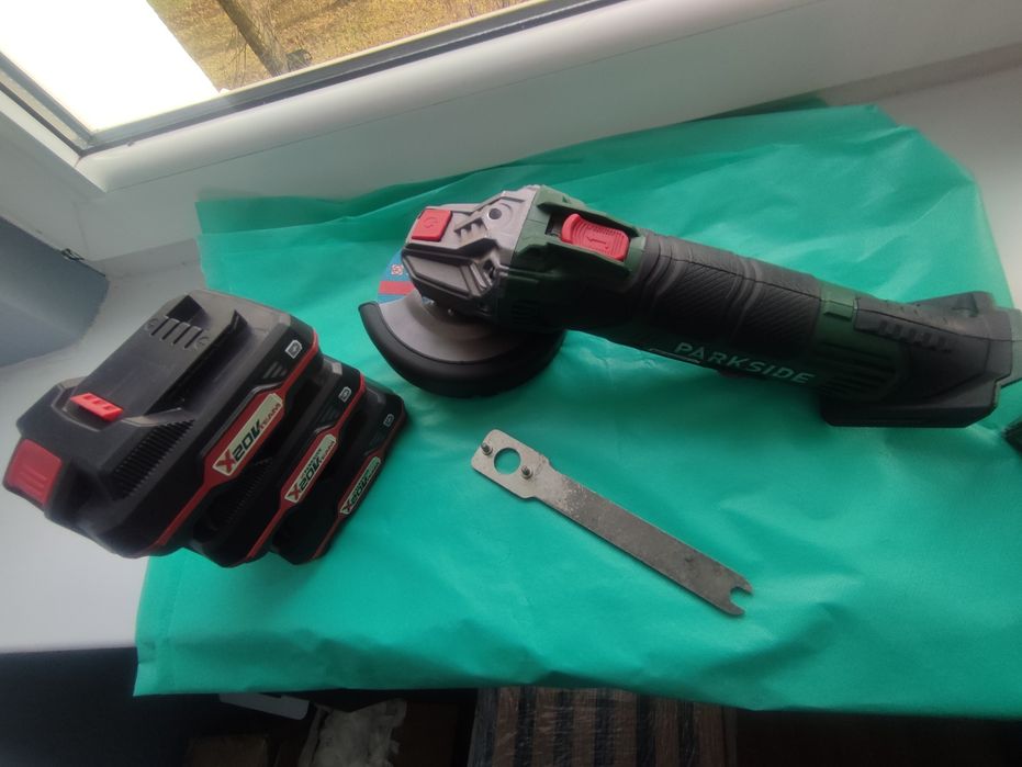 Szlifierka kątowa akumulatorowa parkside z akumulatorami