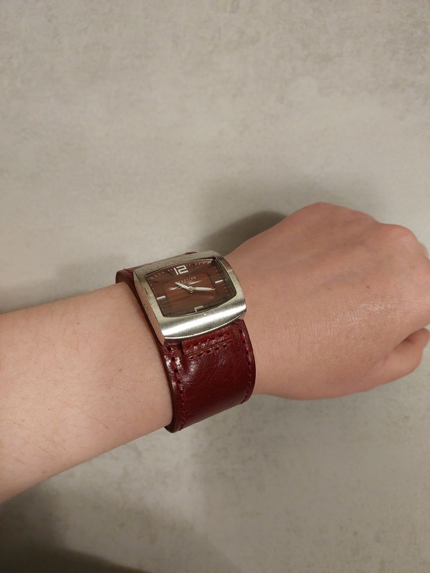 Bordowo- brązowy zegarek marki Kenneth Cole Reaction, stan dobry