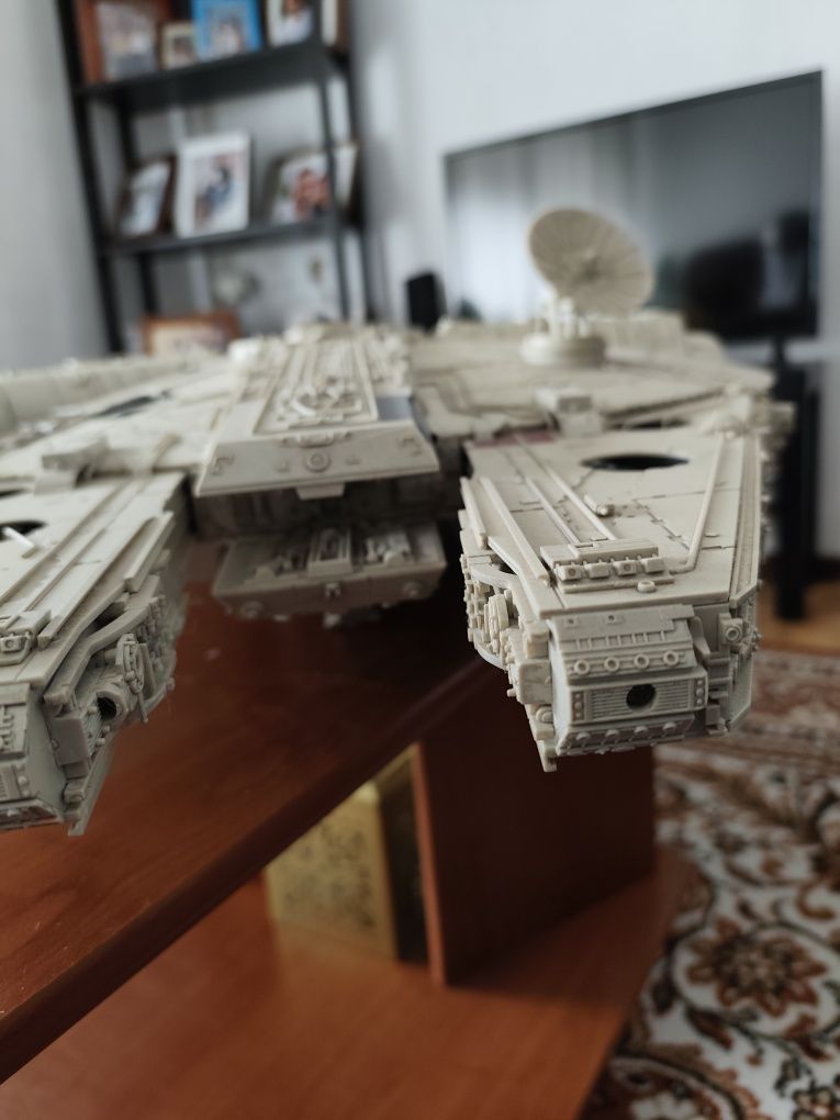 R2-D2 e Millennium Falcón planeta de Agostini