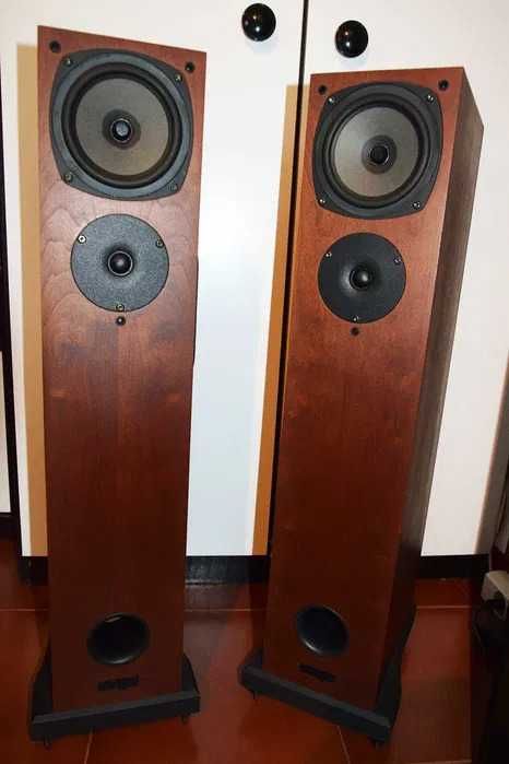 Colunas Rega R3 Cherry