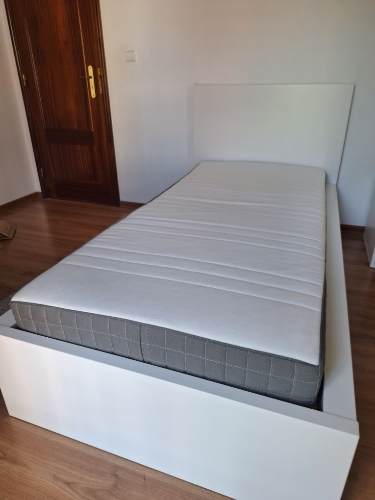 Cama Malm - Colchão Morgedal - Estrado em Madeira