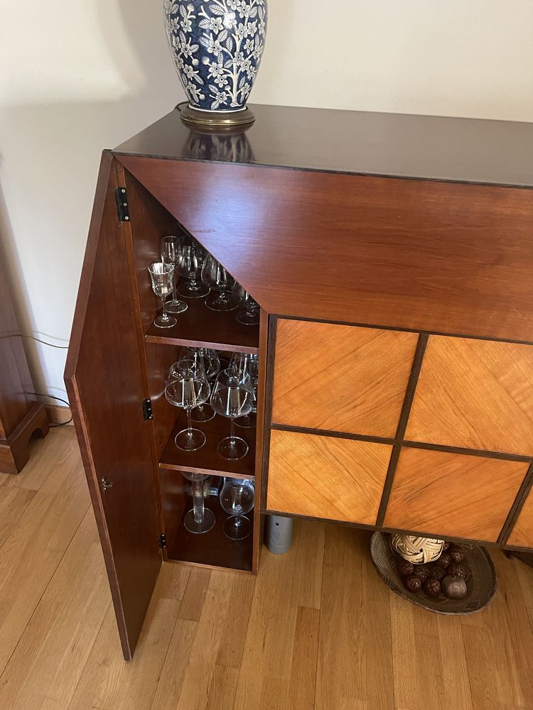 Conjunto Mesa + 6 cadeiras e Aparador
