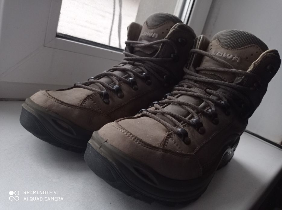 ботінки  Lowa  р 38 - 39