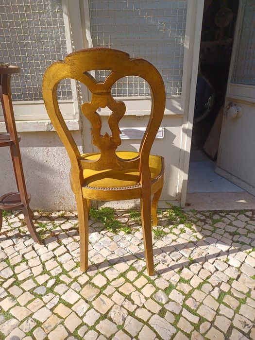 Cadeira estilo francês dourada antiga