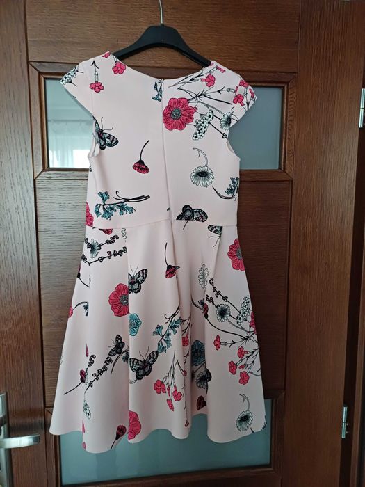 Sukienka w kwiatki 140