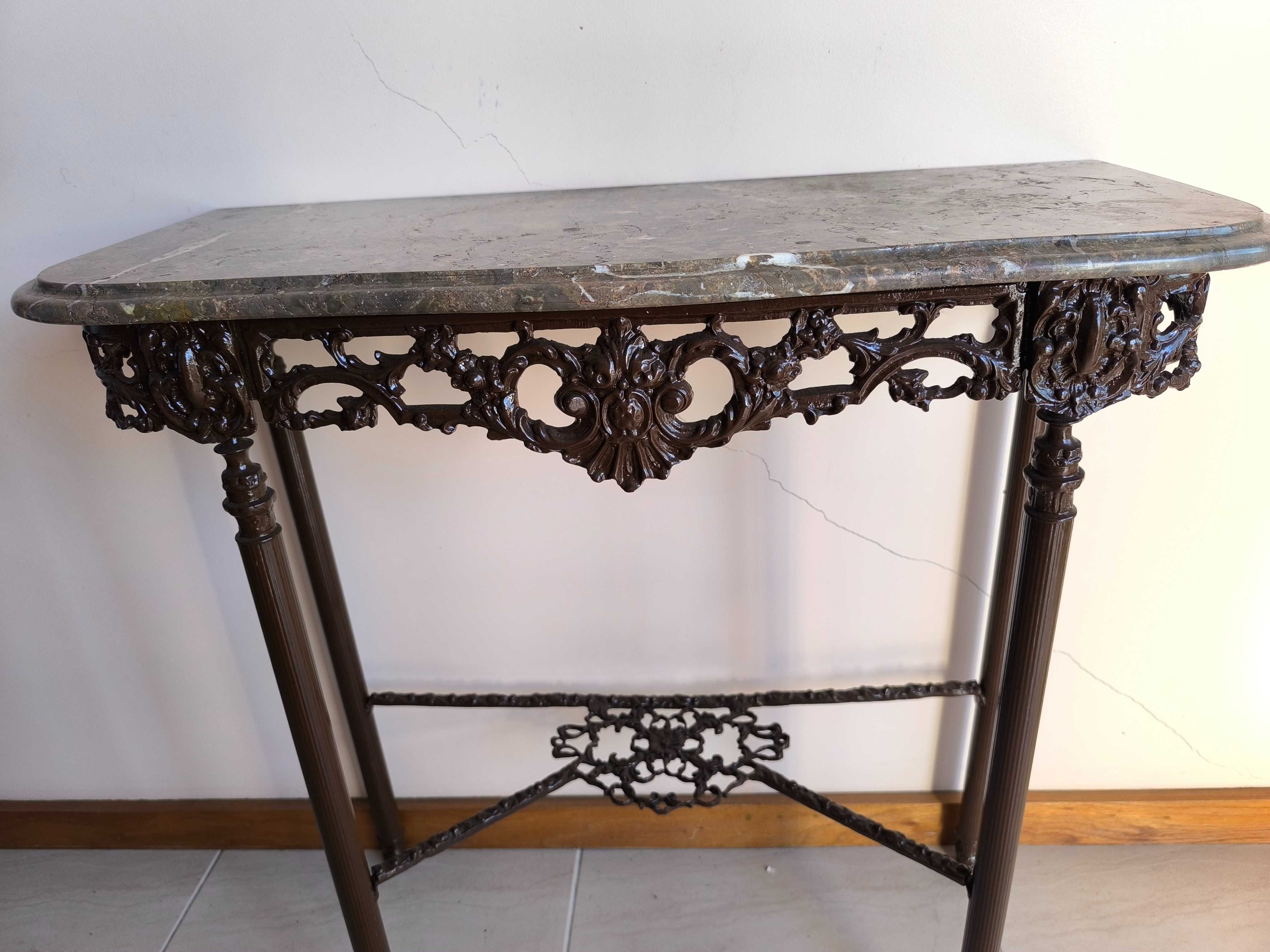 Consola clássica de latão com tampo em mármore