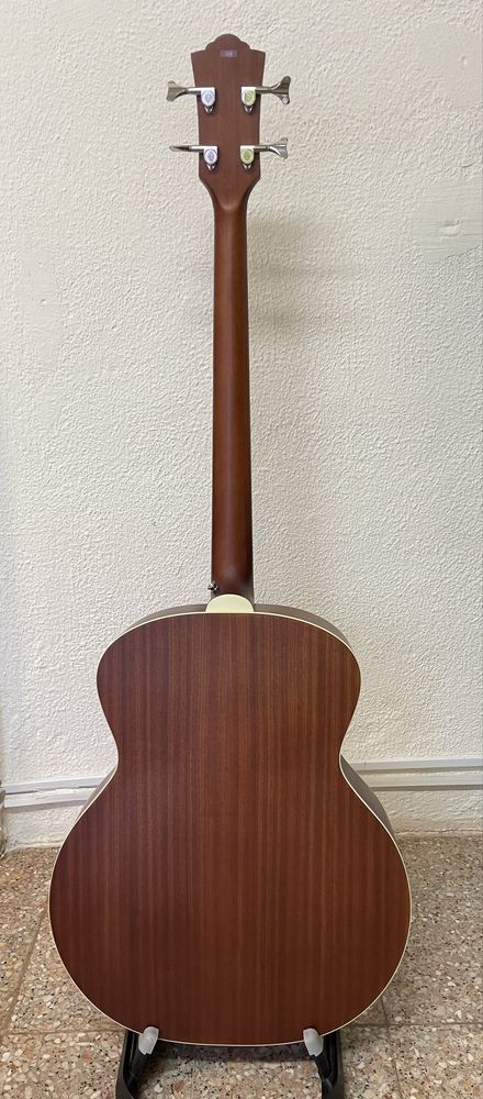 Baixo Guild B-240 EF