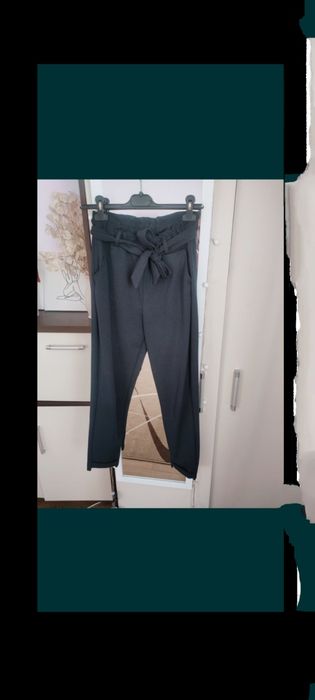 Damskie spodnie wiązane w pasie