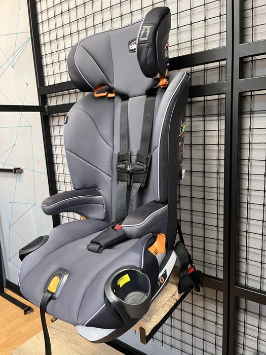 Автокрісло Chicco MyFit підходить віком від 3 до 12 років