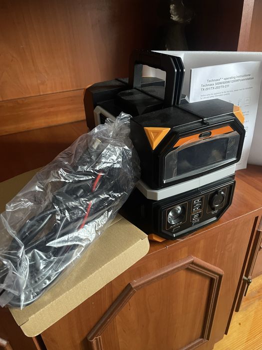 Продам зарядну станцію TechnaXX 300W