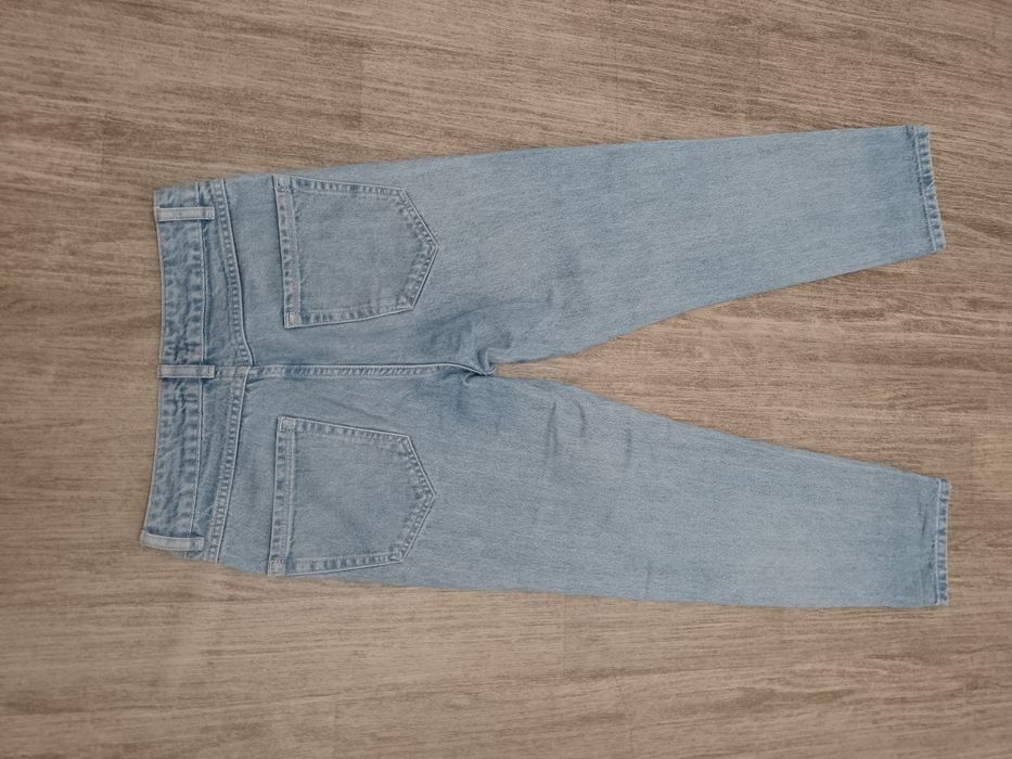 Sprzedam damskie spodnie jeansowe rozmiar S.