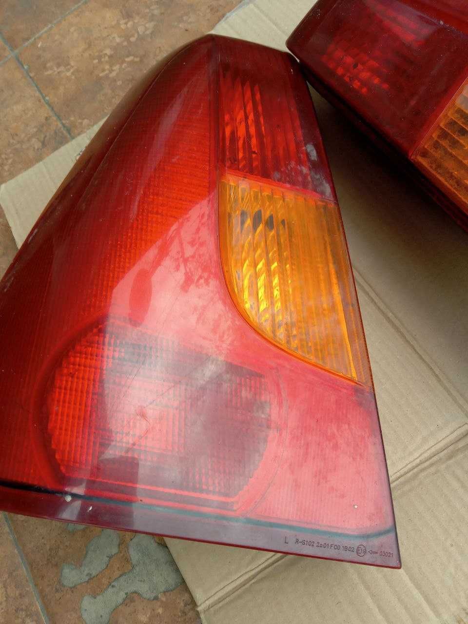 Задні ліхтарі стопи на Dacia Renault Logan 2004-2008 (Дача Рено Логан)