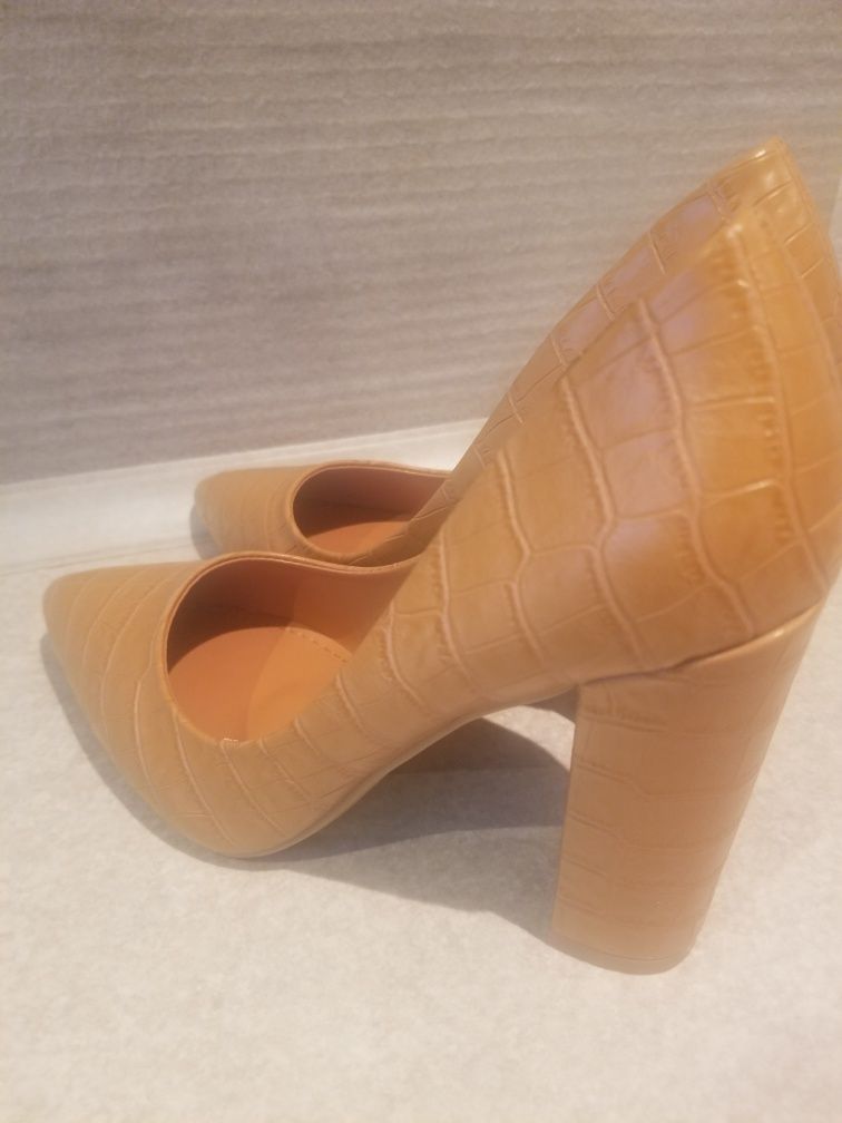 Buty na obcasie 37r