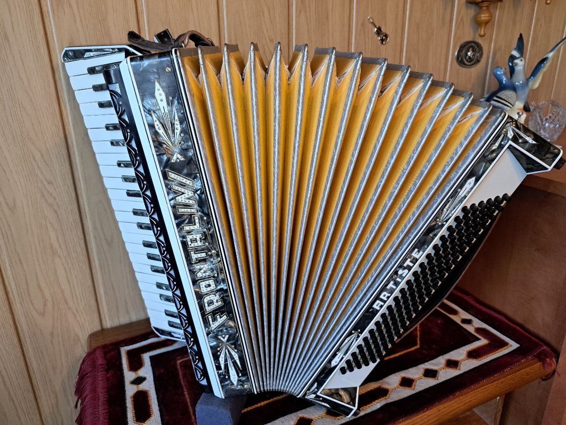 Akordeon Frontalini 120bas cztery chóry
