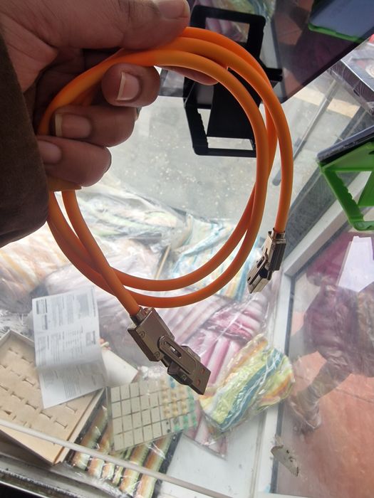 Cabo com varios funçionas