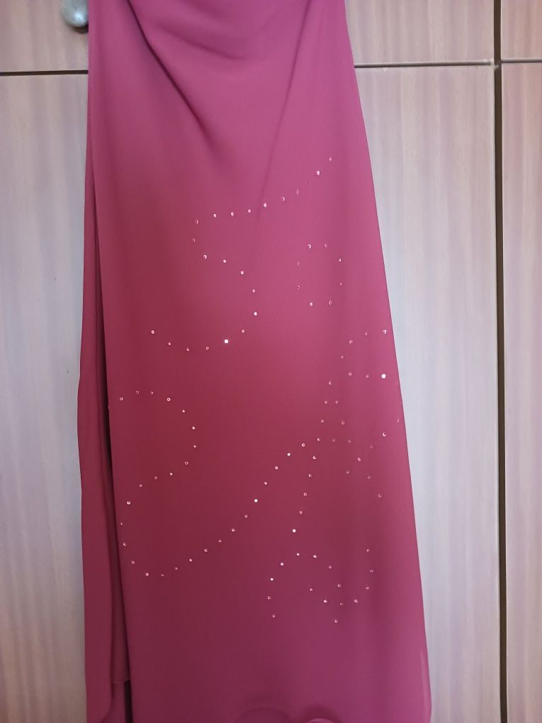 Vestido de cerimónia usado uma vez,bordado a brilhantes,tamanho,38/40
