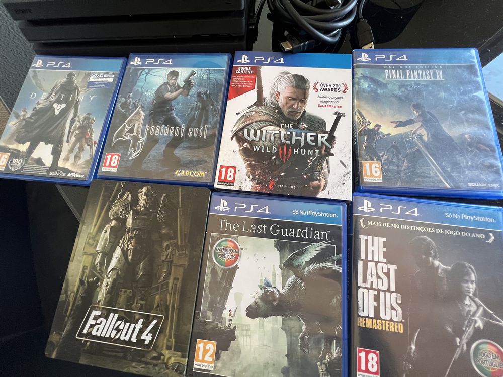 Ps4 pro 1 Tb + 2 comandos + 7 Jogos