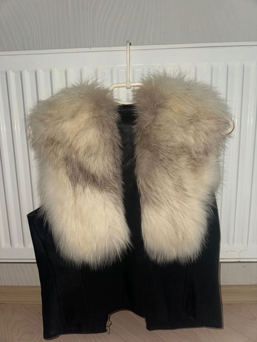 Жилетка кожаная  с мехом из песца
