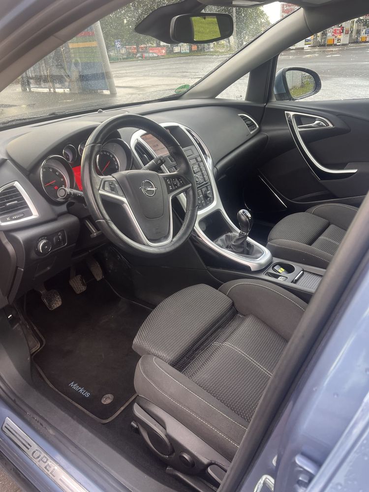 Opel Astra J 2011r b.wyposażenie 1.4T 140Km