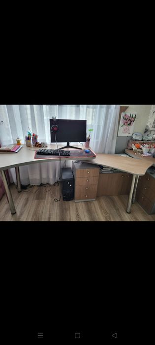 Письмовий комп'ютерний стіл трансформер