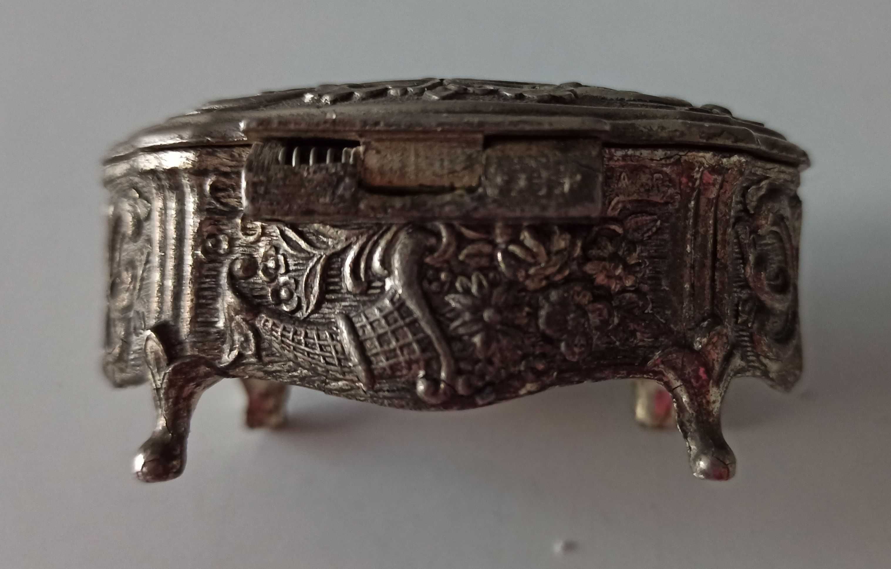 stara metalowa szkatułka na pierścionki 7,5 cm