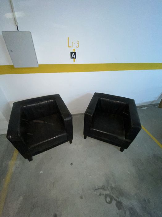 Poltronas de Couro Preto – Conjunto com 2 unidades