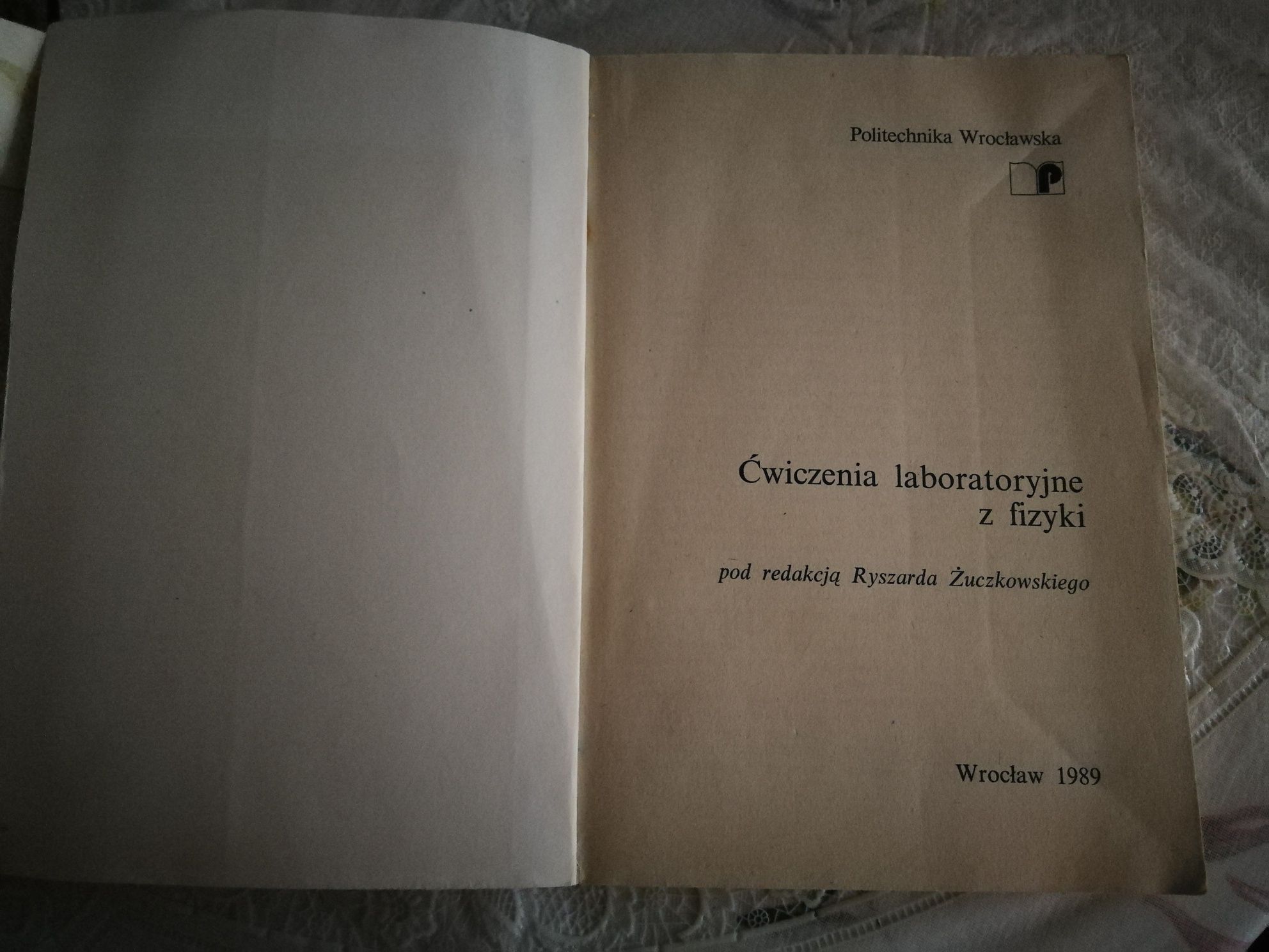 Ćwiczenia laboratoryjne z fizyki, R. Żuczkowski, skrypt PW, 1989