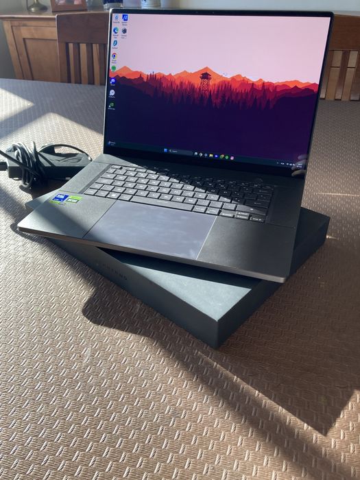 ASUS ROG Zephyrus G16 | RTX 4070 | Como novo | Garantia até 2028