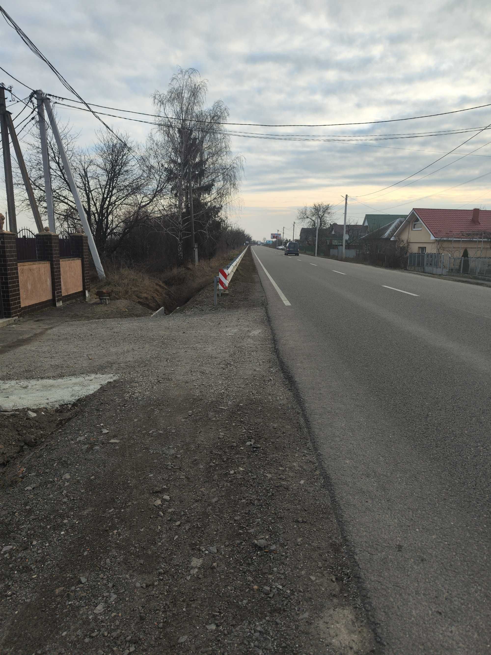 Земельна ділянка 2.4га в с.Холмок при трасі Київ-Чоп
