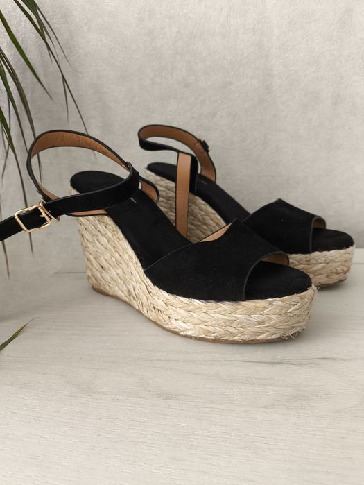 Стильні комбіновані босоніжки