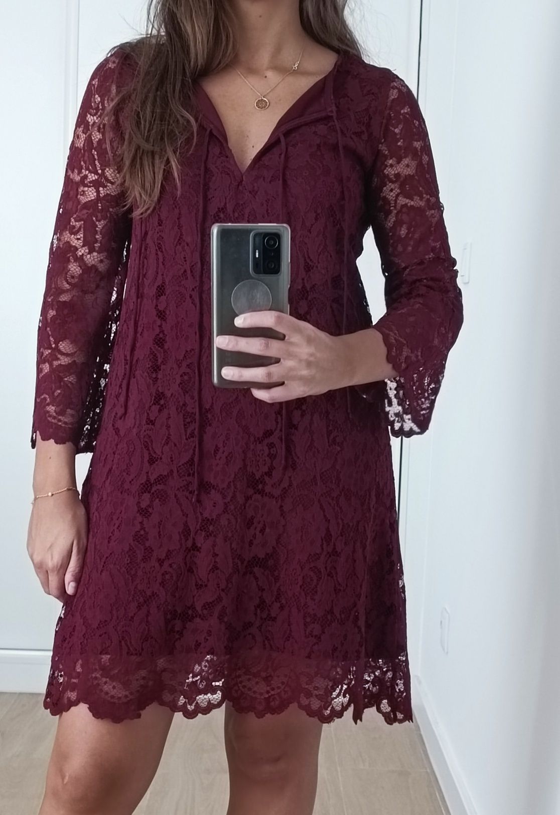 Vestido acima do joelho