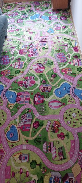 Dywan, wykładzina miasteczko wymiary 4,5 na 1,5 m.