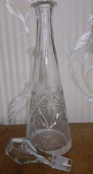 Продам конфетницу и графин.