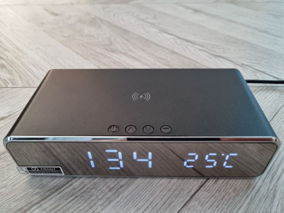 Класний подарунок! LED-годинник з бездротовою зарядкою, термометром (н