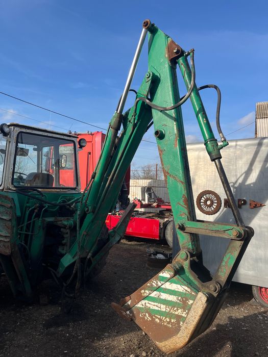 Продам екскаватор юмз 6 2200$