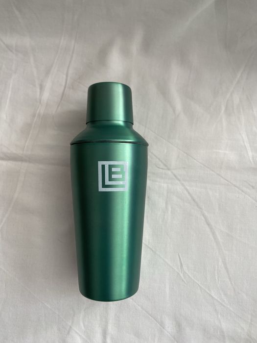 Shaker para cocktails verde metalizado em metal nunca usado