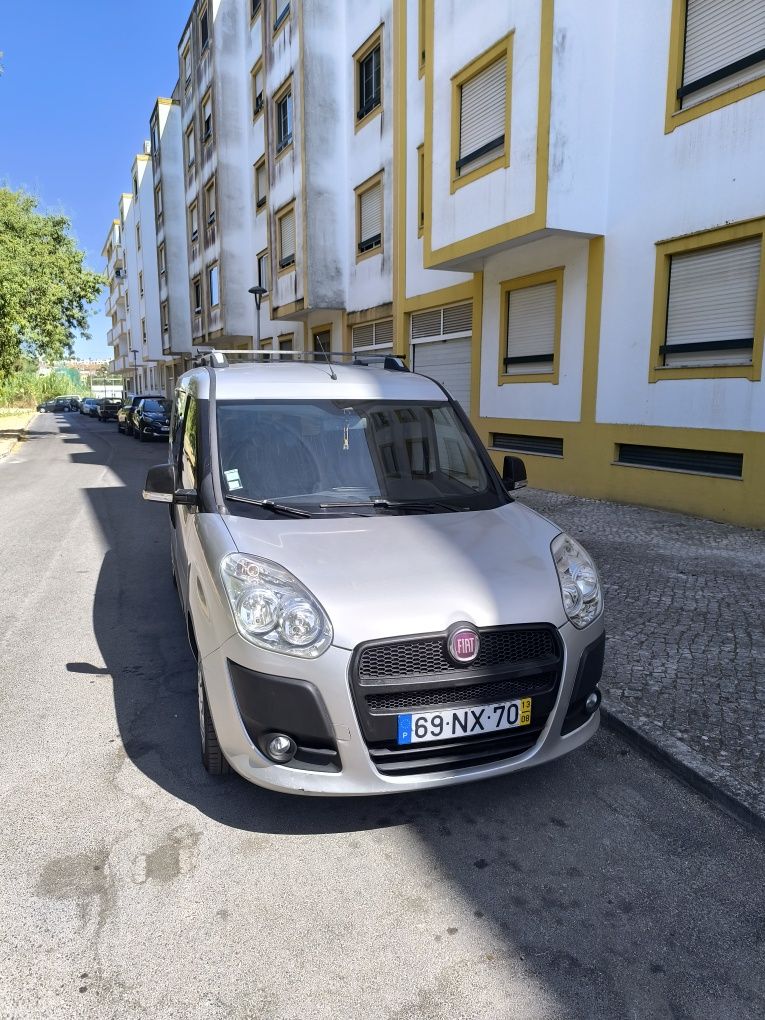 Fiat Doblo com 5 lugares e caixa, a carrinha ideal para o seu trabalho