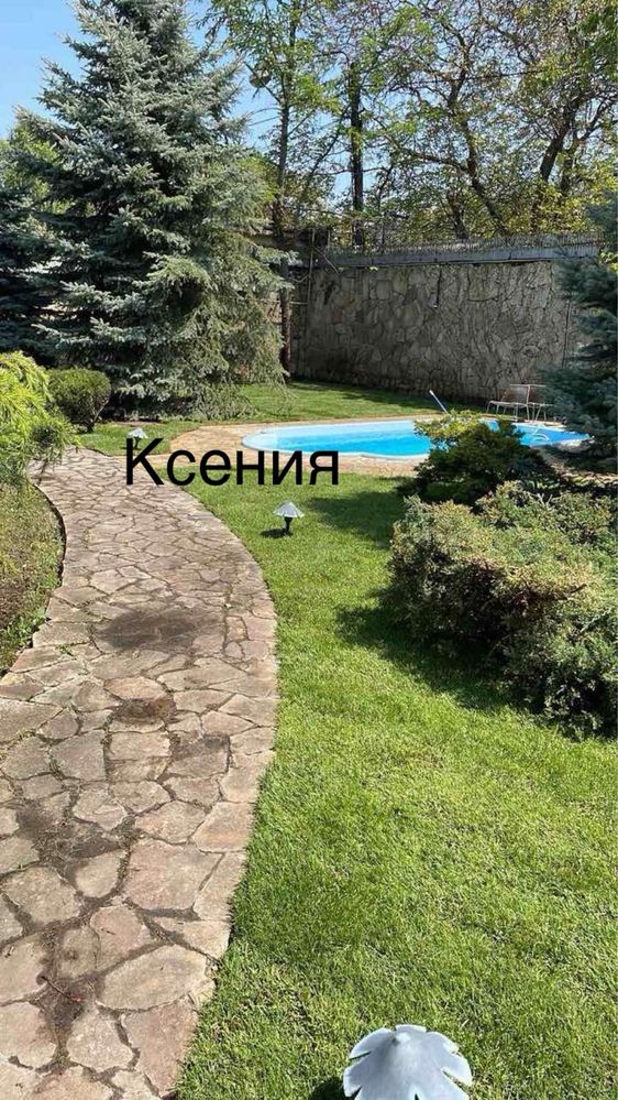 Сучасний будинок з ділянкою і басейном 13 фонтана