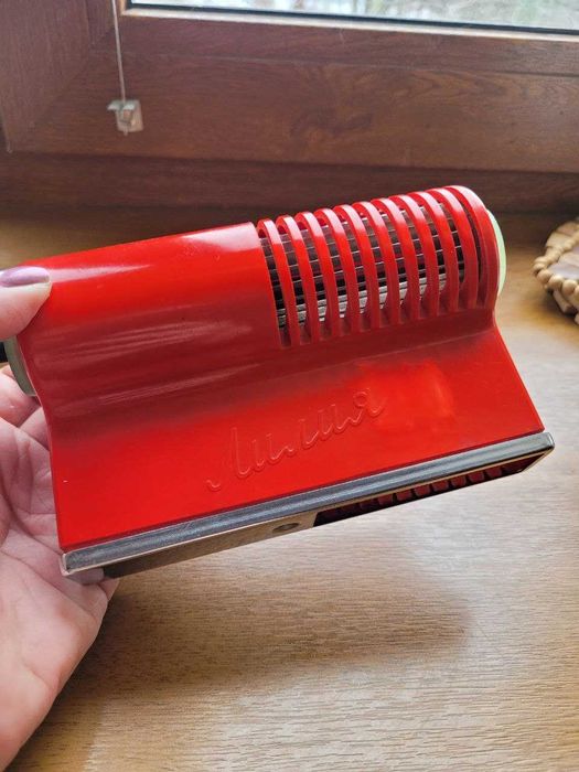 Ретро фен "Лилия" красного цвета