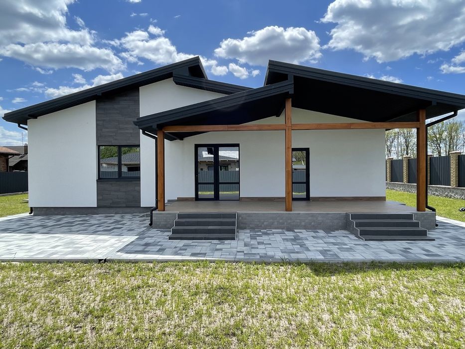 Продам будинок на Спартака біля Дендропарку.