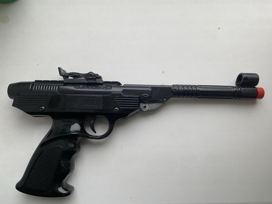 Іграшковий пістолет