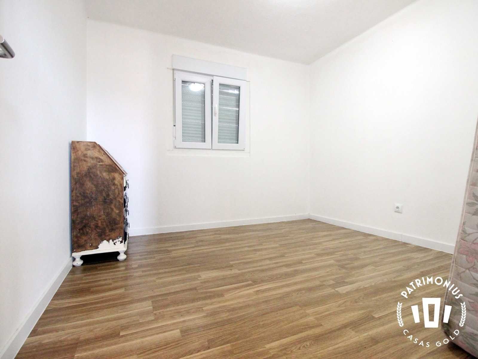 Apartamento T2 para venda, primeiro andar, Carvalhal Benfeito