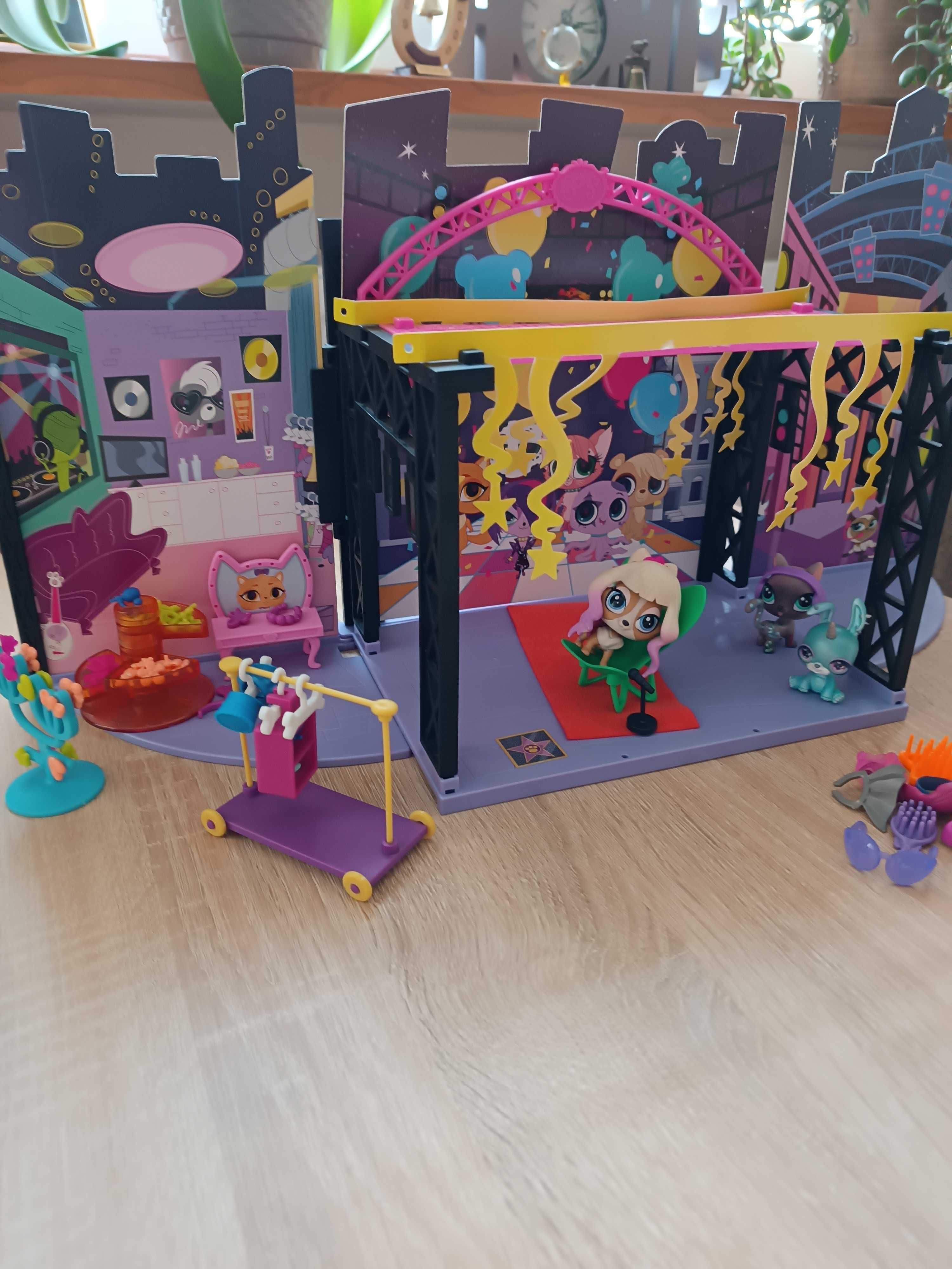 Littlest pet shop, scena i garderoba gwiazd