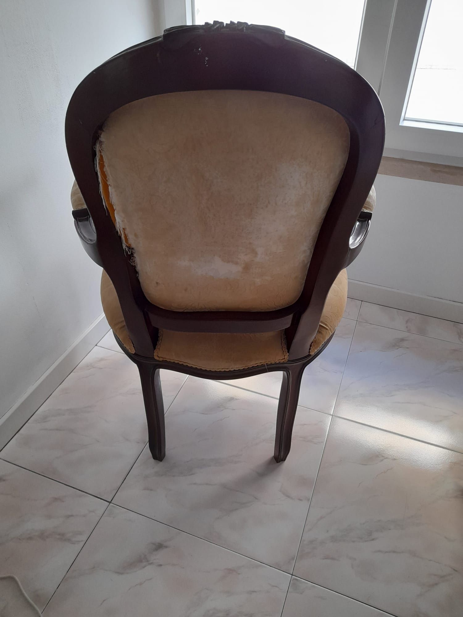 Cadeira antiga para estofar